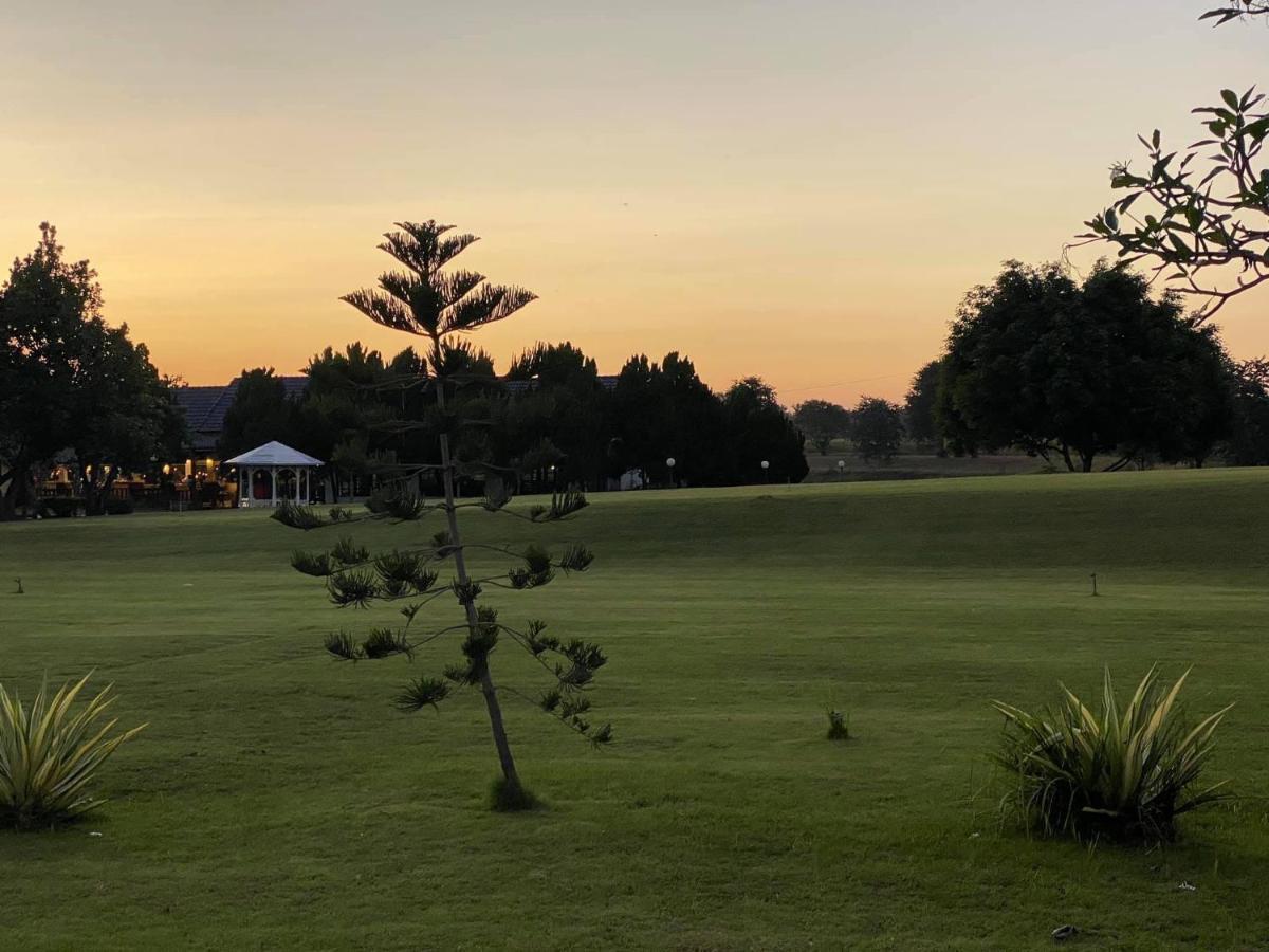 Korat Resort Hotel Nakhon Ratchasima Luaran gambar